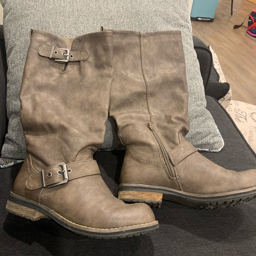 Calf hight brown boots